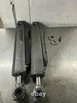 Cylindres À Cylindre Hydraulique Volvo Penta Sx Cobra # 3852392 (pair)