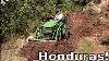 Petite Bombe John Deere 1025r Dans La Réparation De La Route Du Honduras